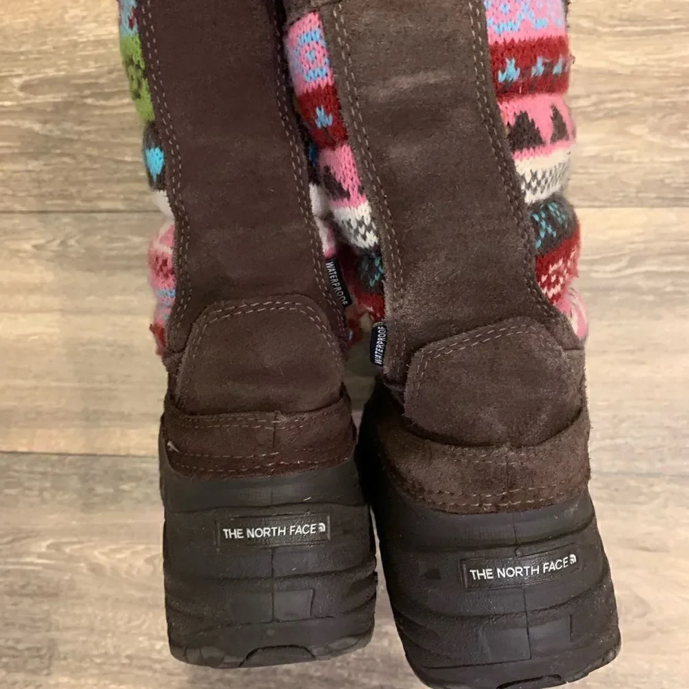 The North Face Girls Boots. Size: 4. Faux fur lined.
